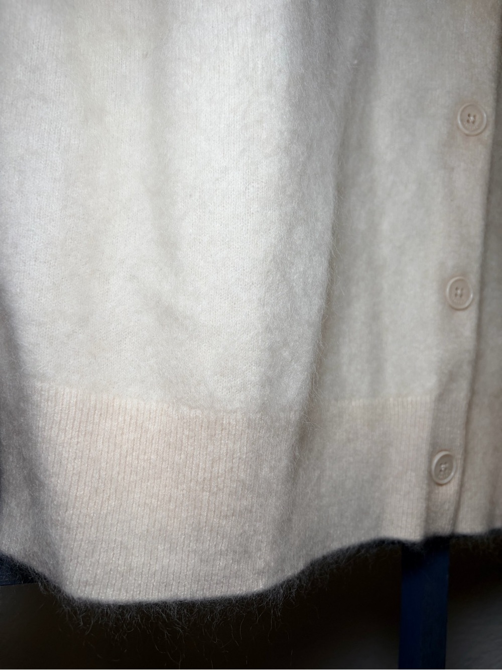 Aritzia Women's Lg Relaxed Crew Cashmere Cardigan in light birch NWT - Picture 4 of 10